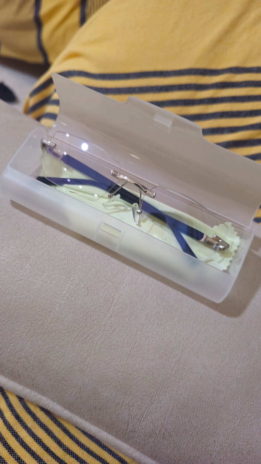 نظارات القراءة المضادة للأشعة الزرقاء