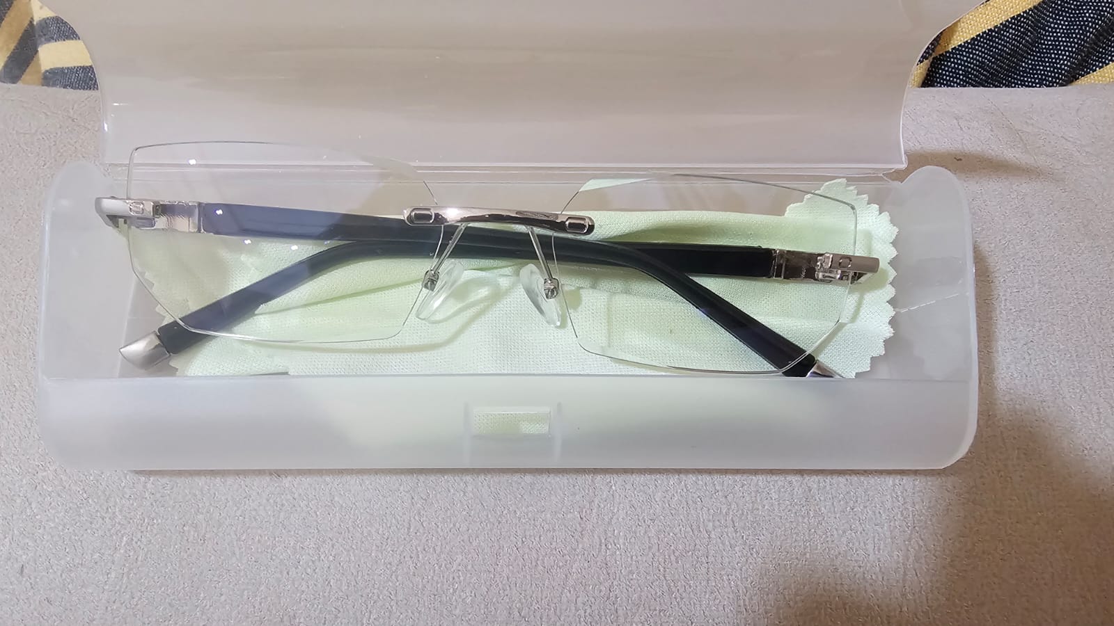 نظارات القراءة المضادة للأشعة الزرقاء